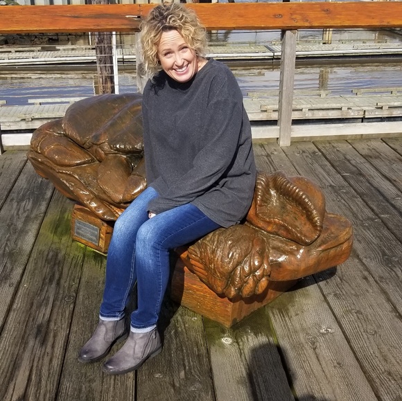 Meet your Posher, Jenn - Picture 2 of 4